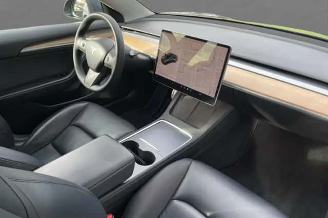 Tesla Model 3 (2018) thumbnail 2