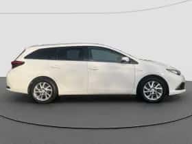 Toyota Auris (2017) thumbnail 2
