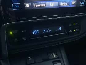 Toyota Auris (2017) thumbnail 13