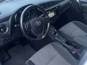 Toyota Auris (2017) thumbnail 8