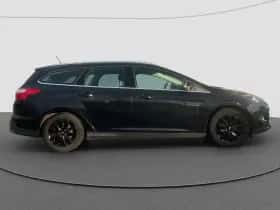 Ford Focus (2011) thumbnail 2