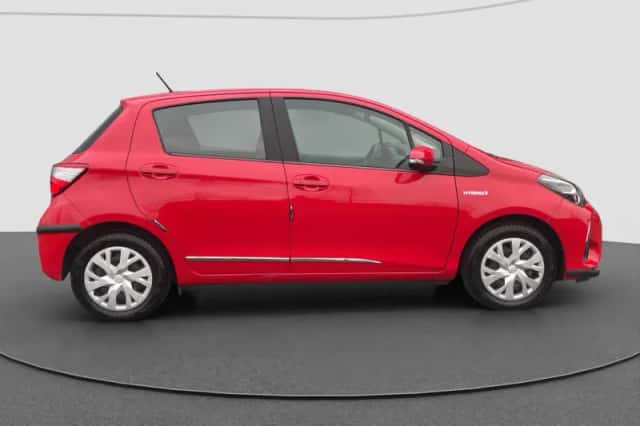 Toyota Yaris (2018) thumbnail 3