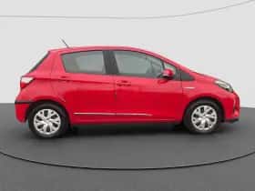 Toyota Yaris (2020) thumbnail 3