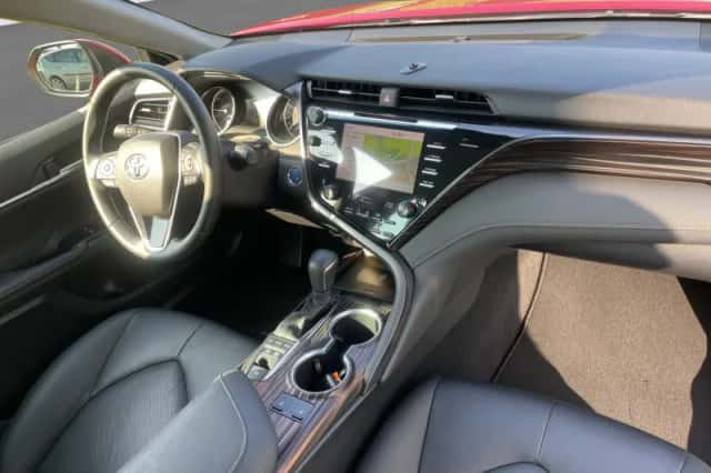 Toyota Camry (2020) thumbnail 2