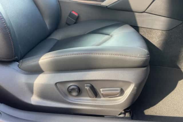 Toyota Camry (2020) thumbnail 3
