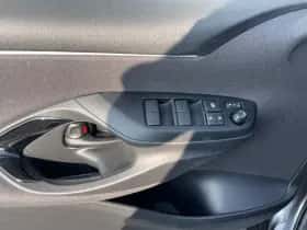 Toyota Yaris (2024) thumbnail 9
