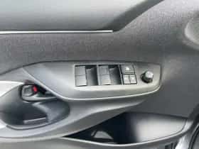 Toyota Yaris (2020) thumbnail 14