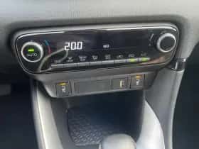 Toyota Yaris (2020) thumbnail 3