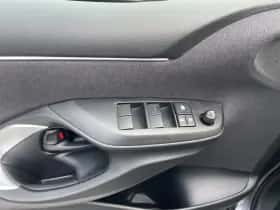 Toyota Yaris (2020) thumbnail 15