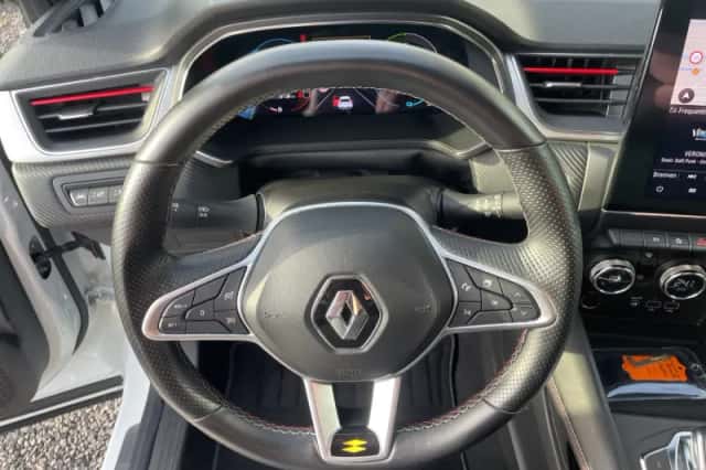 Renault Captur (2021) thumbnail 3