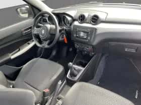 Suzuki Swift (2018) thumbnail 2