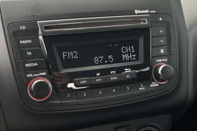 Suzuki Swift (2018) thumbnail 3