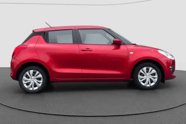 Suzuki Swift (2018) thumbnail 4