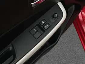 Suzuki Swift (2018) thumbnail 9