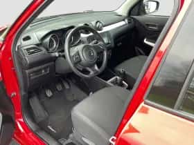 Suzuki Swift (2018) thumbnail 10