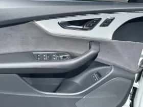 Audi Q8 (2021) thumbnail 10