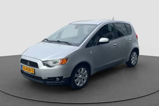 Mitsubishi Colt (2009) thumbnail 3
