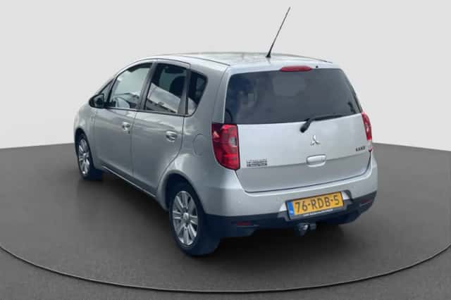 Mitsubishi Colt (2009) thumbnail 4