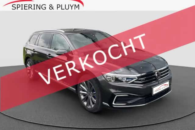 Volkswagen Passat (2019) thumbnail 1