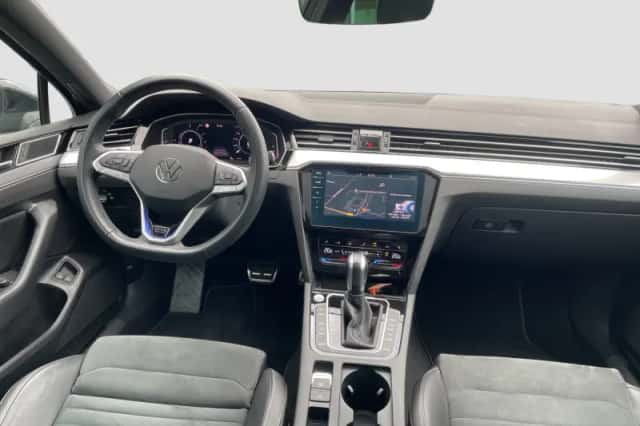 Volkswagen Passat (2019) thumbnail 2