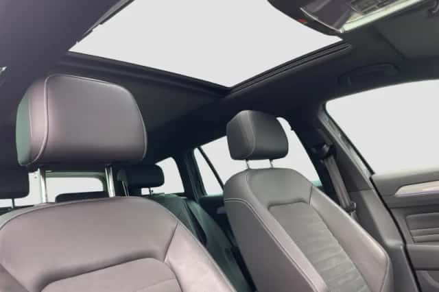 Volkswagen Passat (2019) thumbnail 3