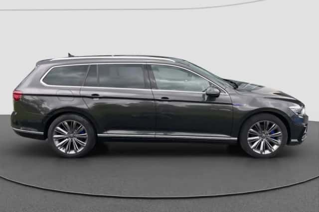 Volkswagen Passat (2019) thumbnail 5