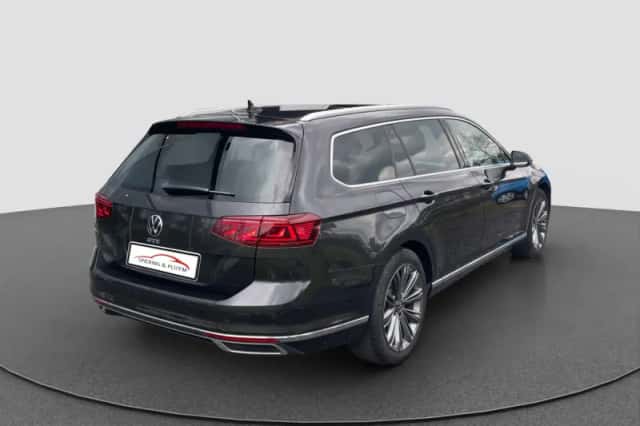 Volkswagen Passat (2019) thumbnail 6