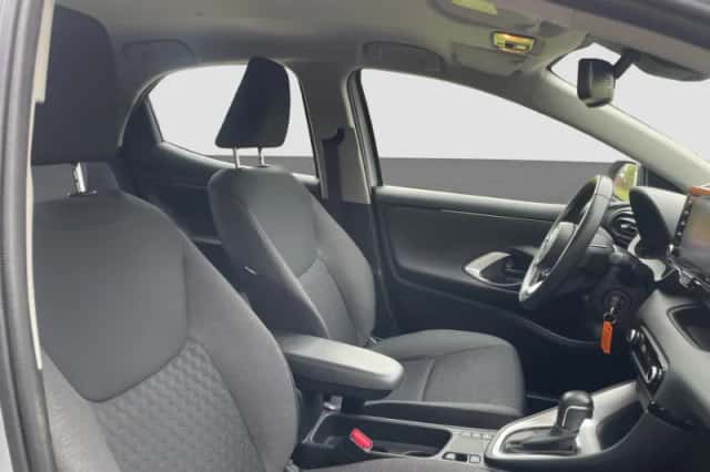 Toyota Yaris (2024) thumbnail 2