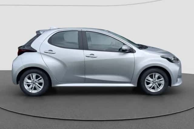 Toyota Yaris (2020) thumbnail 3