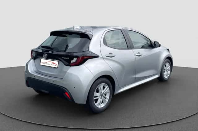 Toyota Yaris (2020) thumbnail 4