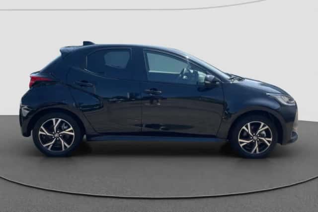 Toyota Yaris (2025) thumbnail 2