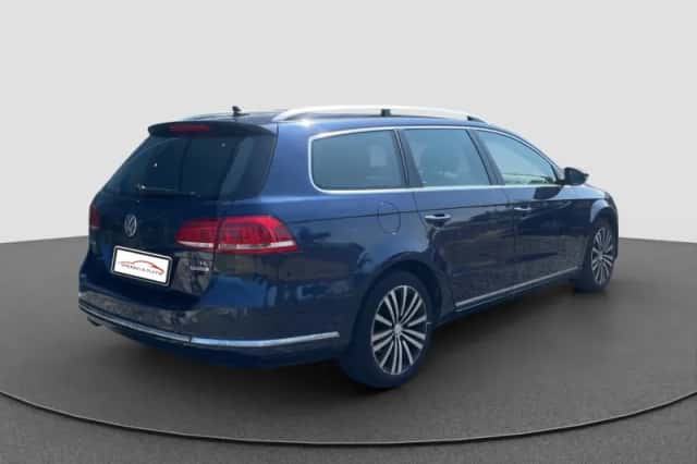 Volkswagen Passat (2010) thumbnail 4