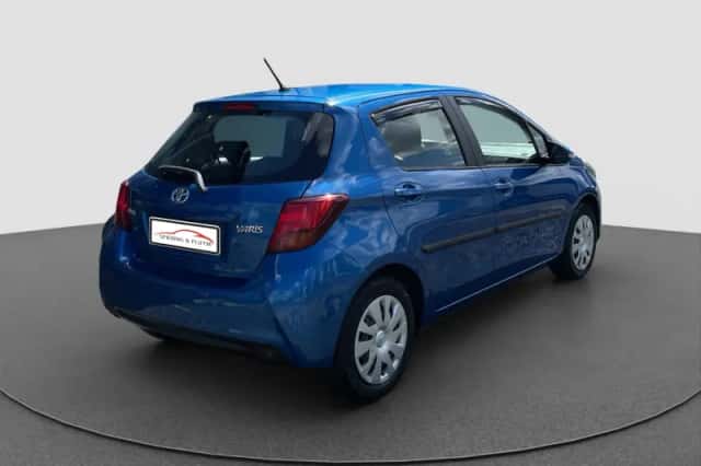 Toyota Yaris (2014) thumbnail 3