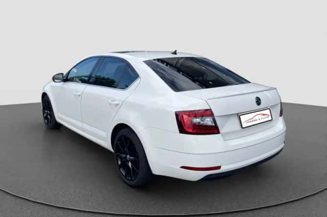 Škoda Octavia (2017) thumbnail 6