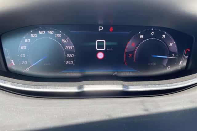 Peugeot 3008 (2021) thumbnail 3