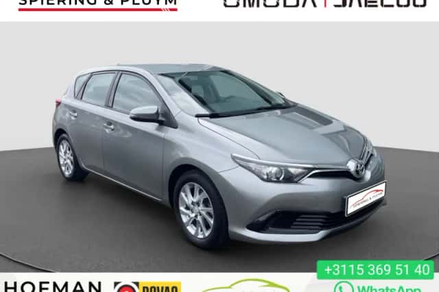 Toyota Auris (2015) thumbnail 1