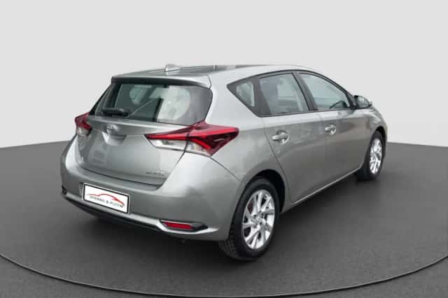 Toyota Auris (2015) thumbnail 5