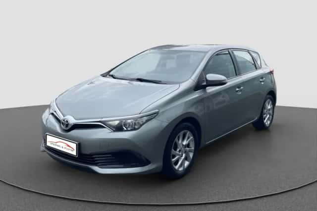 Toyota Auris (2015) thumbnail 6