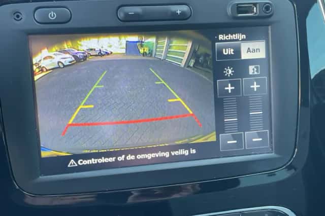 Renault Captur (2015) thumbnail 3