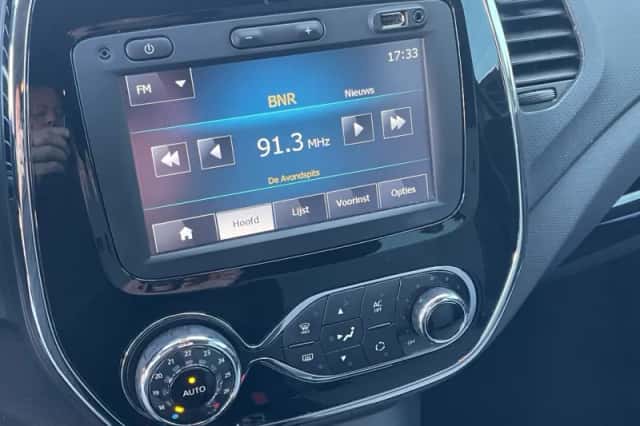 Renault Captur (2015) thumbnail 4