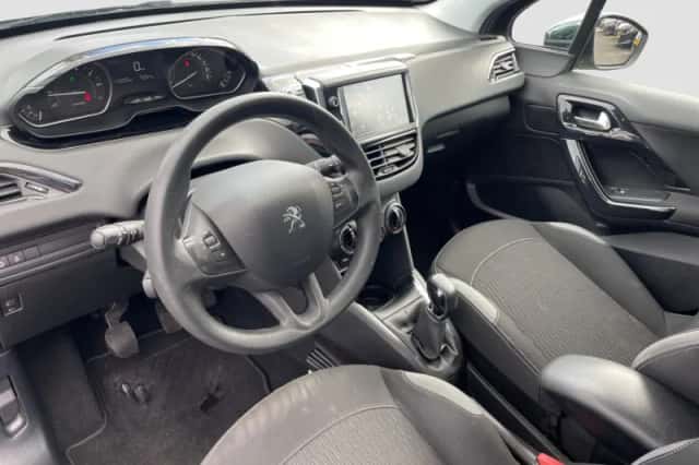 Peugeot 208 (2015) thumbnail 2