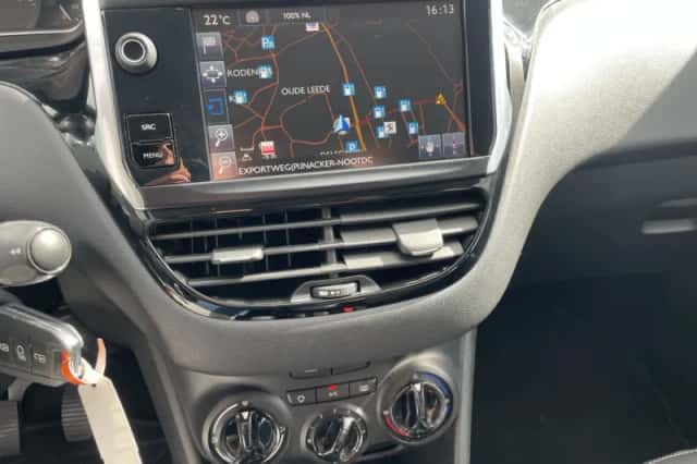 Peugeot 208 (2015) thumbnail 3