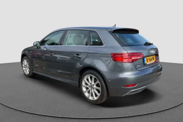 Audi A3 (2016) thumbnail 2
