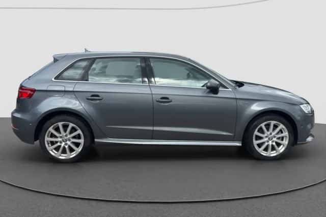 Audi A3 (2016) thumbnail 2
