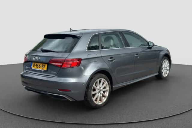 Audi A3 (2016) thumbnail 3