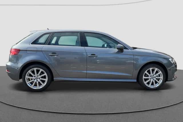 Audi A3 (2016) thumbnail 3