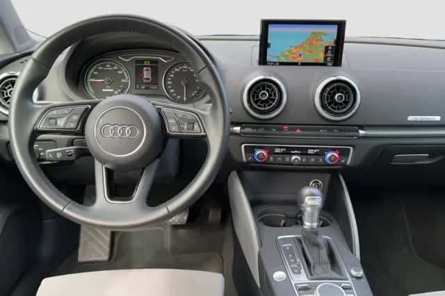 Audi A3 (2016) thumbnail 9
