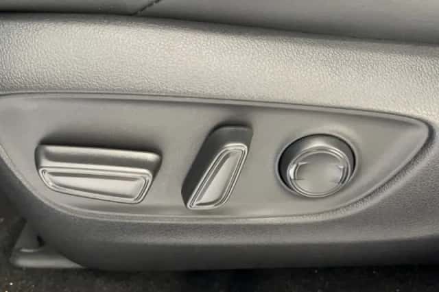 Toyota RAV4 (2019) thumbnail 3