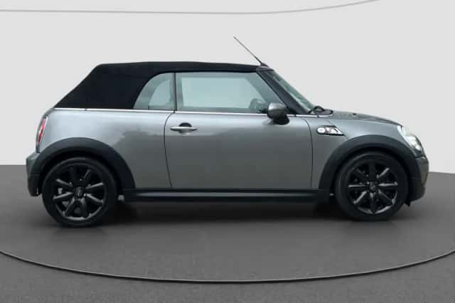 MINI Cabrio (2009) thumbnail 2