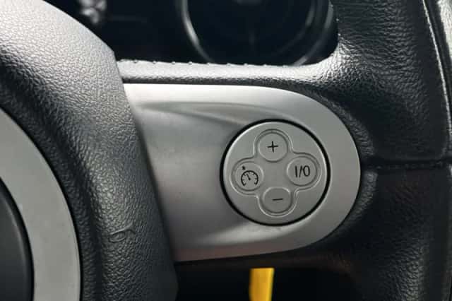 MINI Cabrio (2009) thumbnail 13